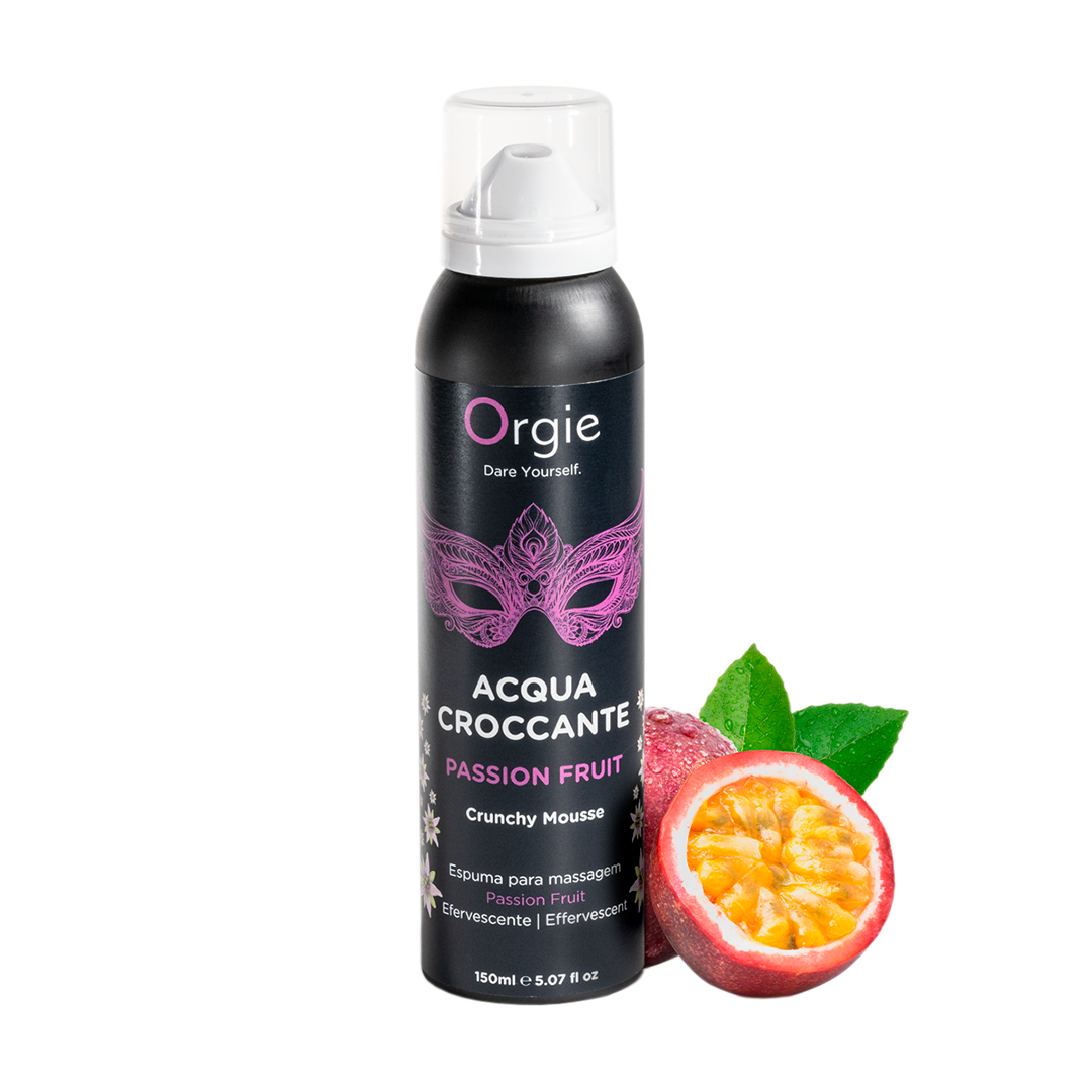 Orgie Acqua Croccante Passion Fruit product with a passion fruit and leaves on a white background